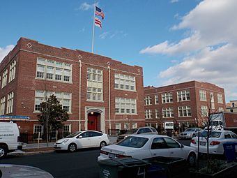 Margaret Murray Washington School 2013.JPG