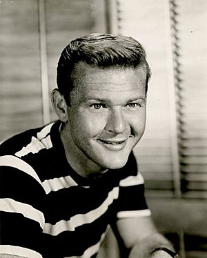 Martin Milner 1960 publicity photo.jpg