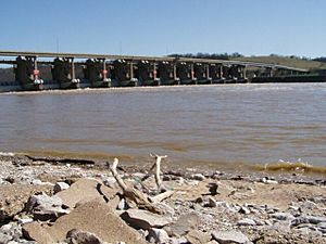 P4100217 Markland Locks and Dam.JPG