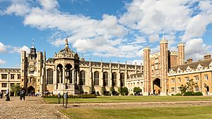 Trinity College - Great Court 02