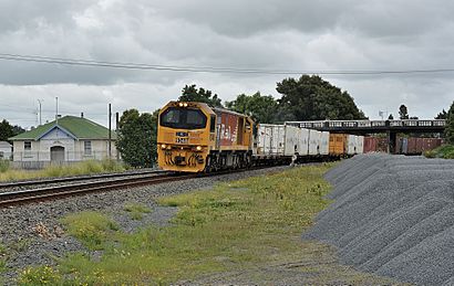 KiwiRail DL9348 (16003576055).jpg