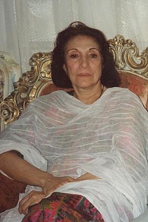 Nusrat Bhutto (cropped).jpg