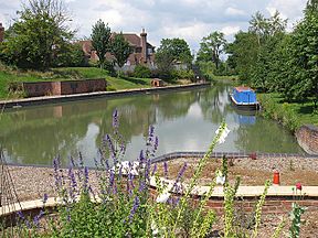 OverBasinHerefordGloucesterCanal.jpg