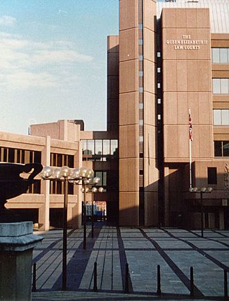 Queen Elizabeth II Law Courts, 1988 - geograph.org.uk - 888481.jpg