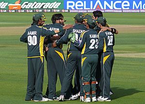 Shahid Afridi Mohammad Aamer Fawad Alam Kamran Akmal Shazaib Hasan Huddle