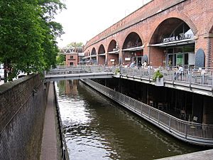 Deansgate Locks - geograph.org.uk - 1352312