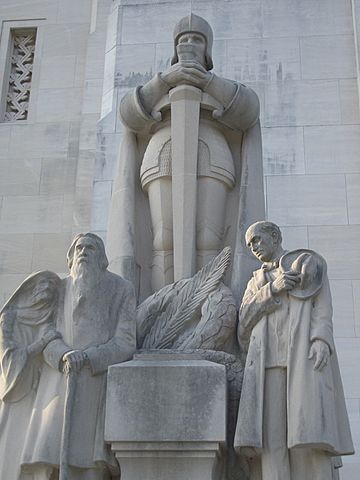 Louisiana State Capitol scuptured figures