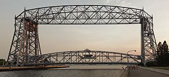 Aerial lift bridge duluth mn.jpg