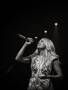 Carrie Underwood (48916399782)