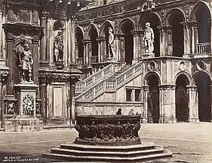 Naya, Carlo (1816-1882) - n. 068 - Cortile del Palazzo Ducale