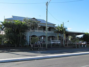 Redbank commercial hotel.jpg