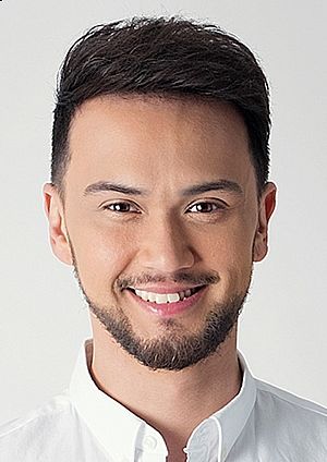 Billy Crawford, 2018 (cropped).jpg