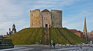 Clifford's Tower (5259021070).jpg