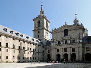 Courtyard of the Kings 02