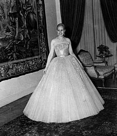 Buenos Aires - Eva Perón de gala en fundación del Teatro Colón