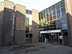 Winsford library (23919856853)