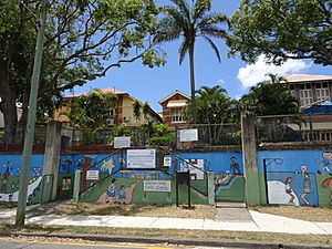 Agnew St retaining walls and entrance stairs (EHP, 2016).jpg