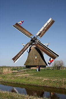 Lekkum - Bullemolen met vlaggen