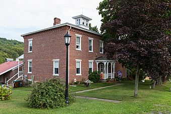 Robb Farm house.jpg