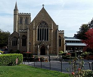 St Peter's Church, Winchester by Jaggery Geograph 4303055.jpg