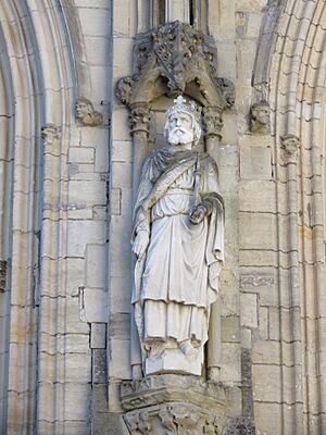 Statue cathédrale Coutances Onfroi de Hauteville