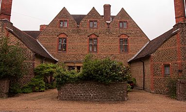 Tigbourne Court DSC 1744