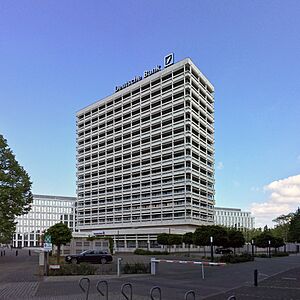 Deutsche-Bank-Otto-Suhr-Allee-Berlin-Charlottenburg-06-2017b