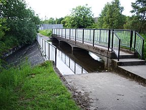 MonklandCanalOldPalacecraigWeir.JPG