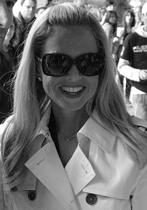 Rachel Zoe arriving at Diane Von Furstenberg show 01 (cropped)