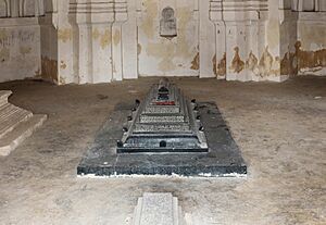 Tomb of Sultan Quli Qutb Shah 02