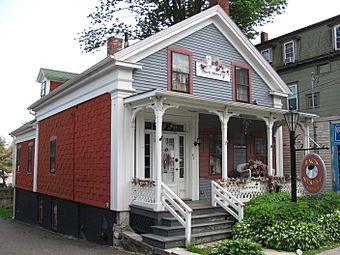 Comins-Wall House, Southbridge MA.jpg