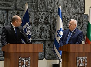 Reuven Rivlin greeting Roman Radev, March 2018 (8651)