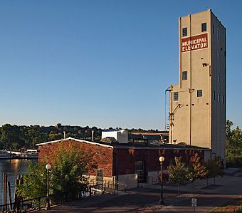 St Paul Municipal Grain Terminal.jpg