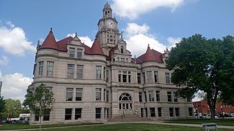 Dallas County Courthouse (Iowa) 003.jpg