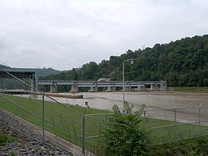 Hildebrand Lock and Dam.jpg