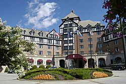 Hotel Roanoke Front Entrance.jpg