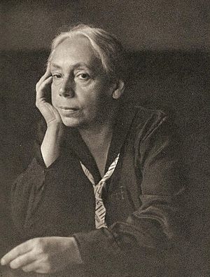 Käthe Kollwitz by Hugo Erfurth, 1927.jpg