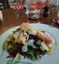 Salade de printemps avec bricks de chèvre