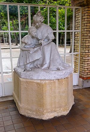 Statue-lycée-Molière-(Paris)