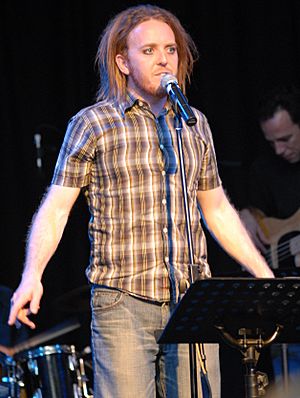 Tim Minchin singing