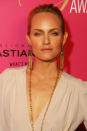 Amber Valletta 2009.jpg