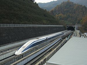 JR-Maglev-MLX01-2