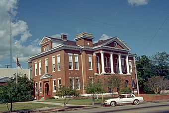 Jefferson Davis County Mississippi Courthouse.jpg