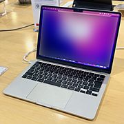 M2 Macbook Air Starlight model