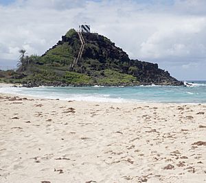 Pyramid Rock, Oahu, Hawaii.jpg