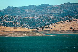 Banks of San Luis Reservoir in July 2021 redux