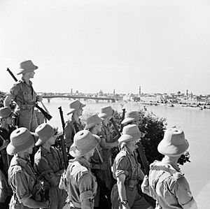 BritsLookingOnBaghdad1941