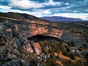 Cueva del Milodón (25356465327).jpg