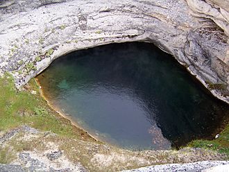 Dianas Punchbowl - panoramio.jpg