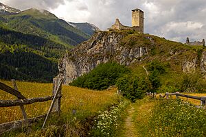 Castle ruin Steinsberg Ardez